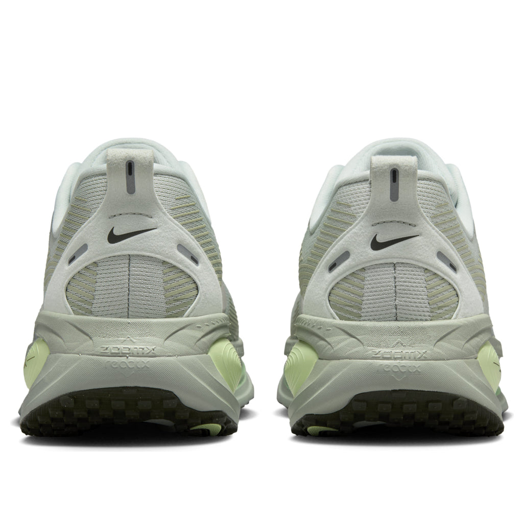 Nike Vomero 18 Light Silver Barely Volt Dusty Olive College Grey